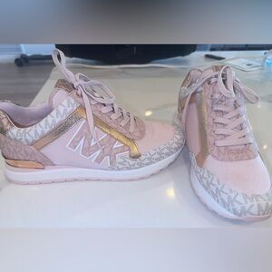 MICHAEL KORS! LOGO TRAINER ROSE GOLD TENNIS SHOES! BRAND NEW WITHOUT BOX! SIZE 9